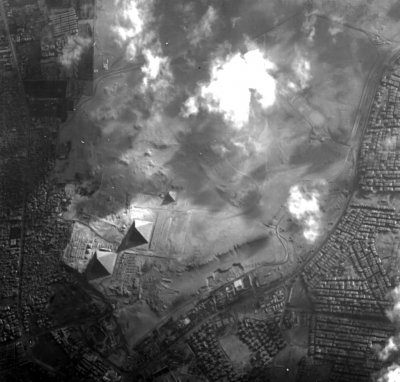 pohled na pyramidy v Gíze z družice Proba-1.