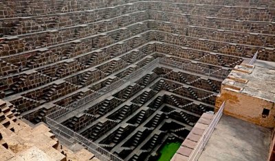 Chand-Baori-01.jpg