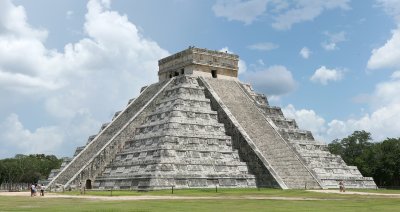 El_Castillo_Chichen_Itza.jpg