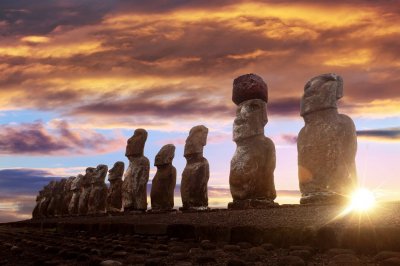 Moai-in-sunset.jpg