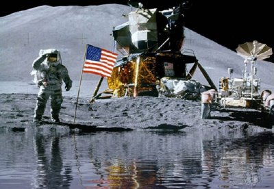 apollo-astronaut-in-lake.jpg