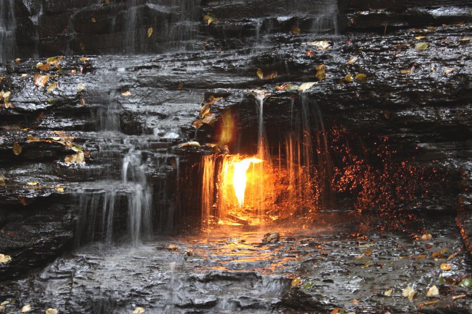 Vodopád věčného plamene