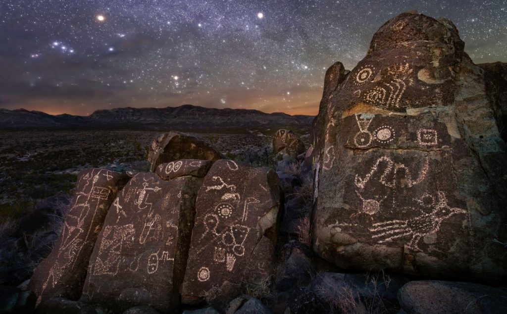 Petroglyfy vytesané přáslušníky kmene Jornada Mogollon mezi lety 900 a 1400.
