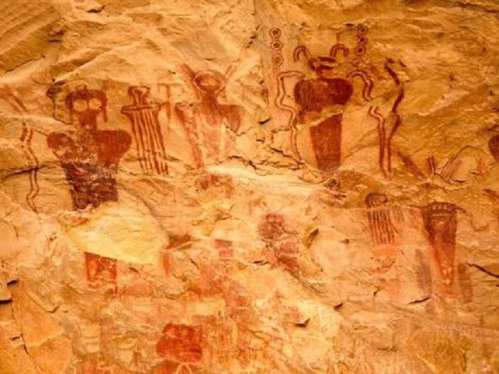 Tyto malby se nacházejí v jeskyni v Utahu ve Spojených státech Amerických v kaňonu Barrier.