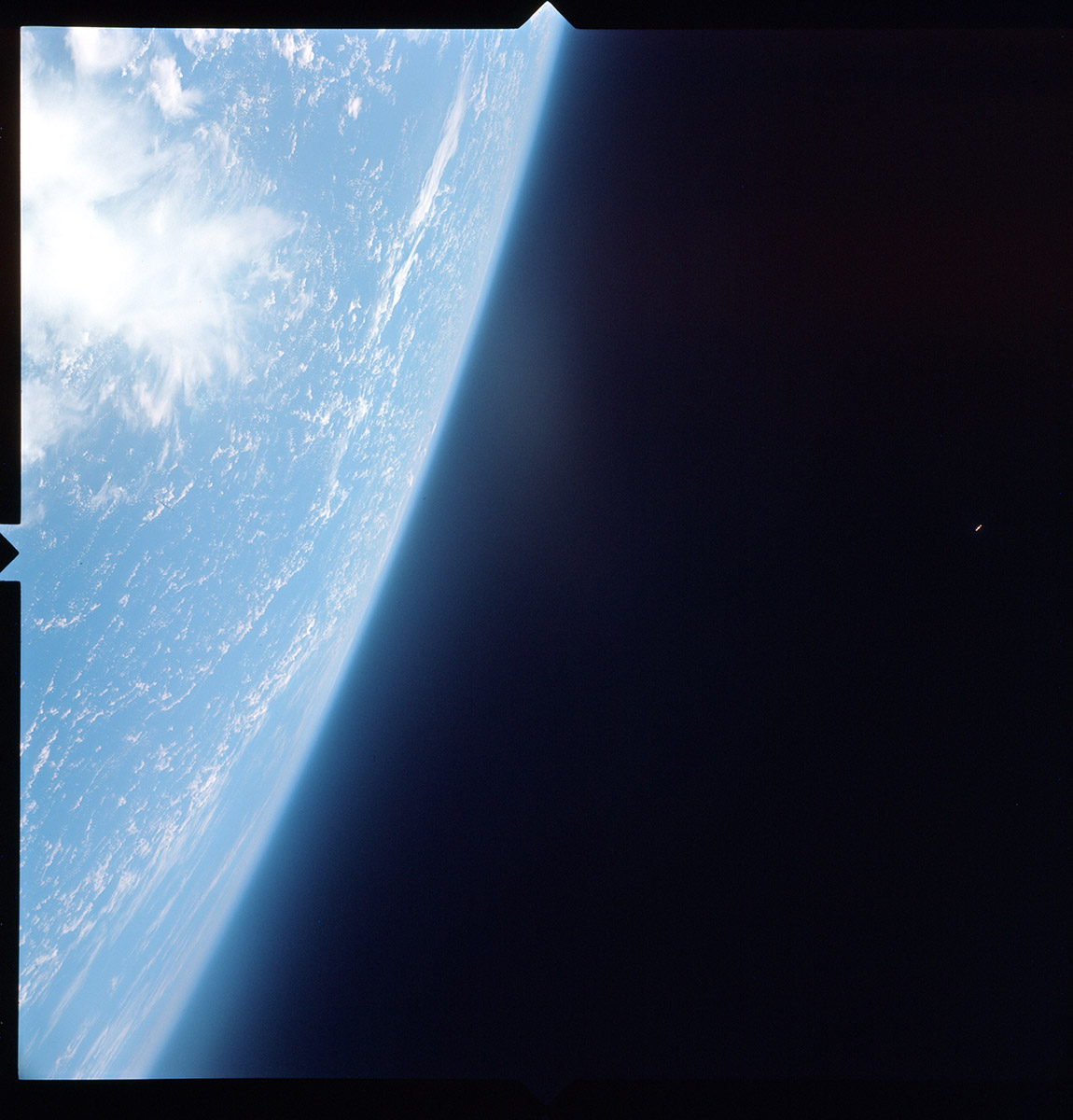 Původní snímek z mise Gemini 10.