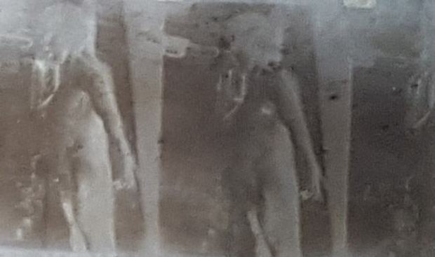Snímky z údajného původního filmu s pitvou mimozemšťana.