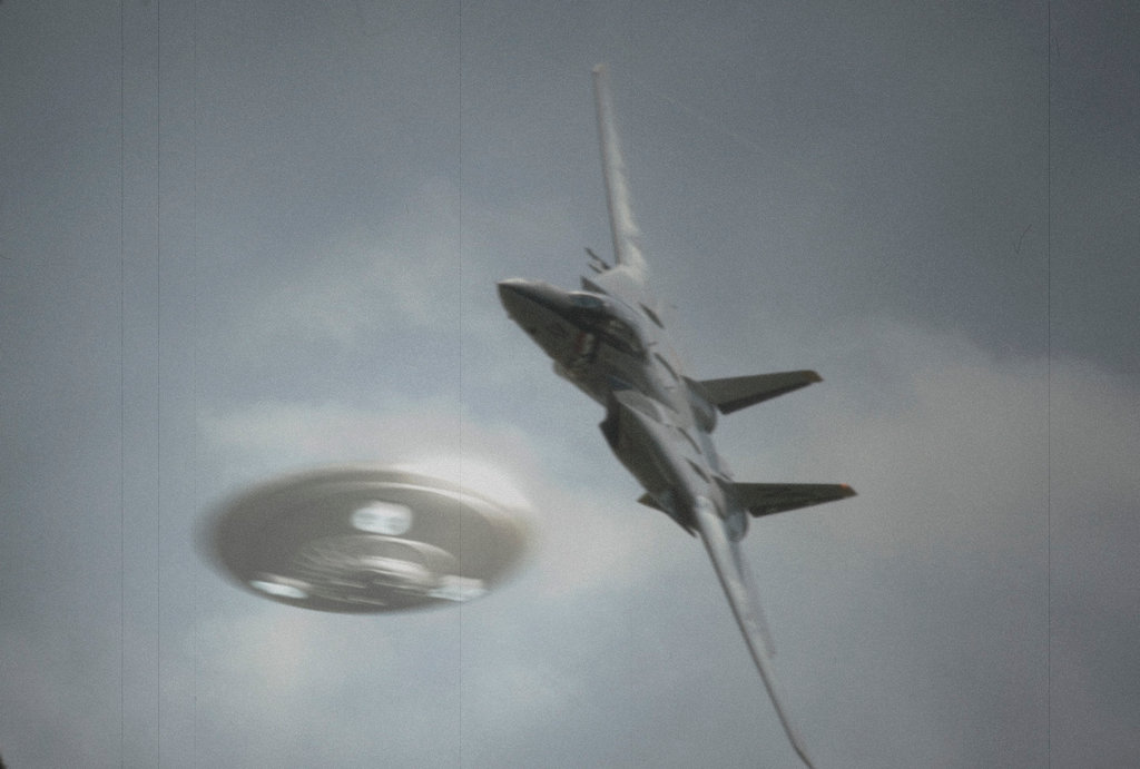 fighter-chasing-ufo.jpg