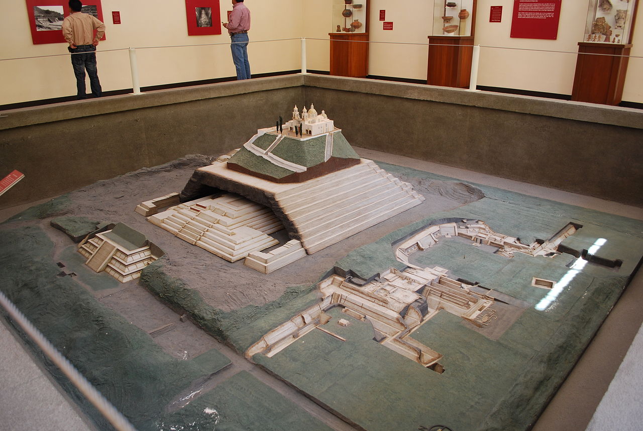 Model Velké pyramidy Cholula.