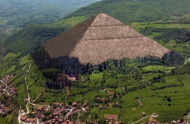 Ilustrace toho, jak by mohla odkrytá Pyramida slunce vypadat.