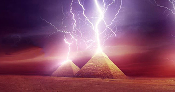 Pyramid-lightning.jpg