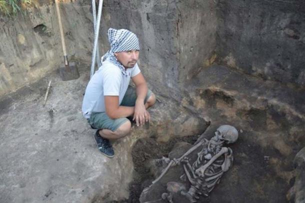 Hrob nalezený v údolí Arkaim v srpnu 2017.